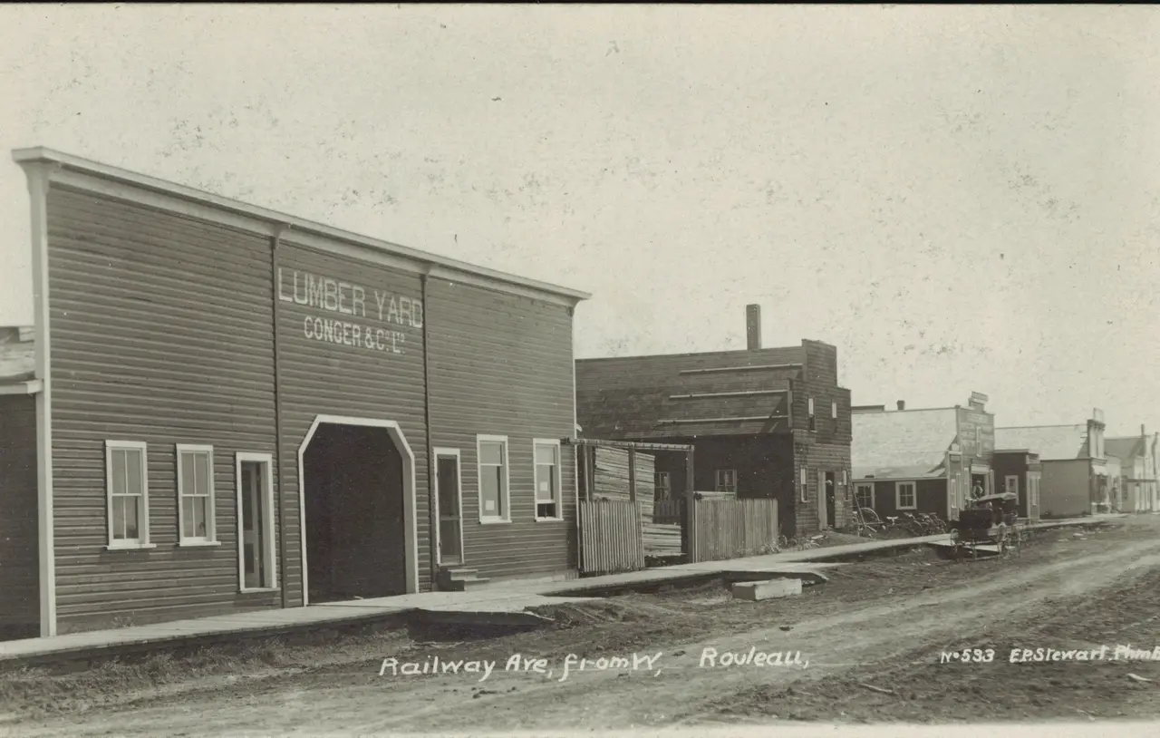 Railway Avenue looking from the west, Rouleau, about 1910